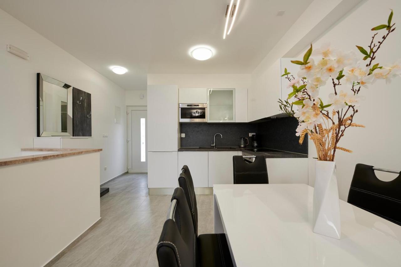 Apartment Gaby 3 Trogir Exteriör bild