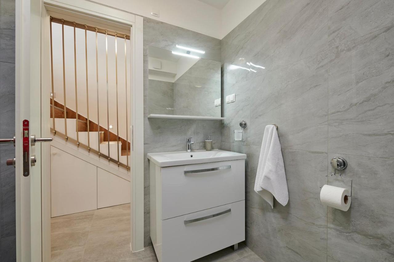 Apartment Gaby 3 Trogir Exteriör bild